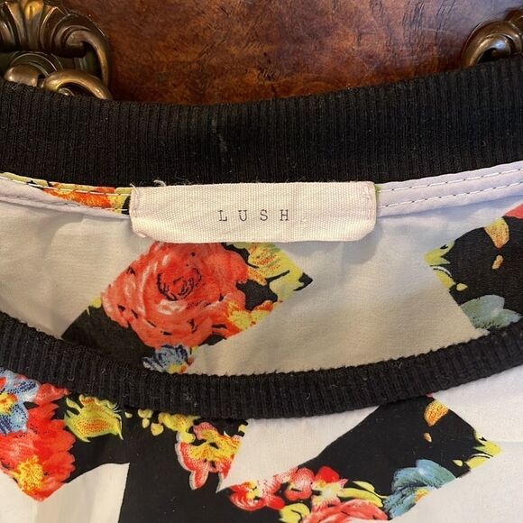 Lush woman’s long sleeve blouse with letters and flowers all of the top - Picture 4 of 7
